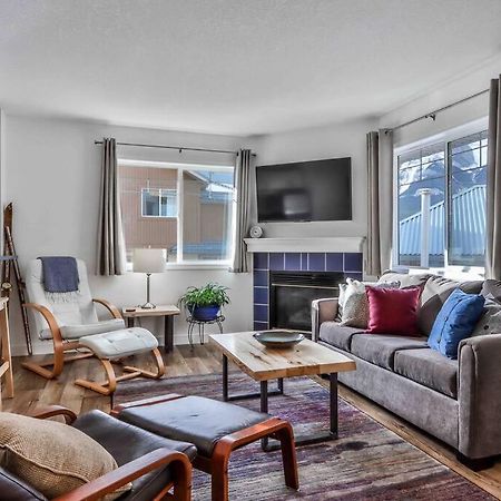 Big Mountain Views - Bright 2-Story Corner Unit Lejlighed Canmore Eksteriør billede