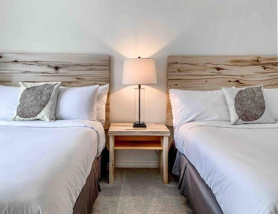 Big Mountain Views - Bright 2-Story Corner Unit Lejlighed Canmore Eksteriør billede