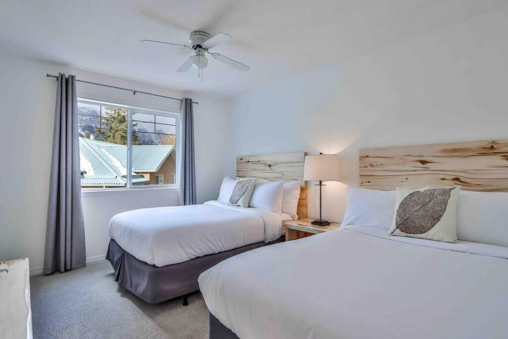Big Mountain Views - Bright 2-Story Corner Unit Lejlighed Canmore Eksteriør billede