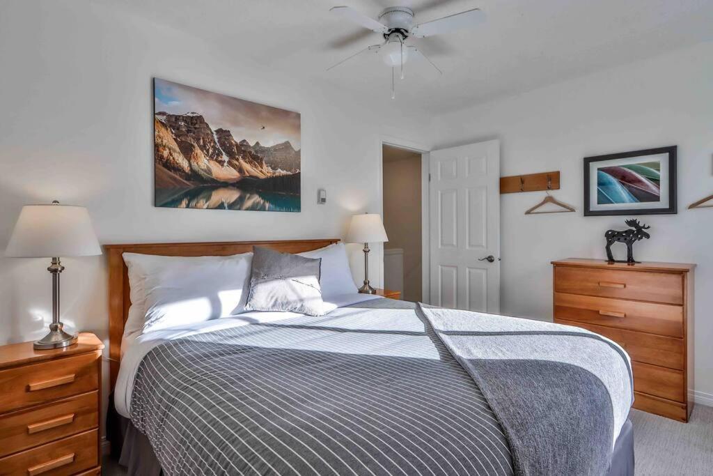 Big Mountain Views - Bright 2-Story Corner Unit Lejlighed Canmore Eksteriør billede