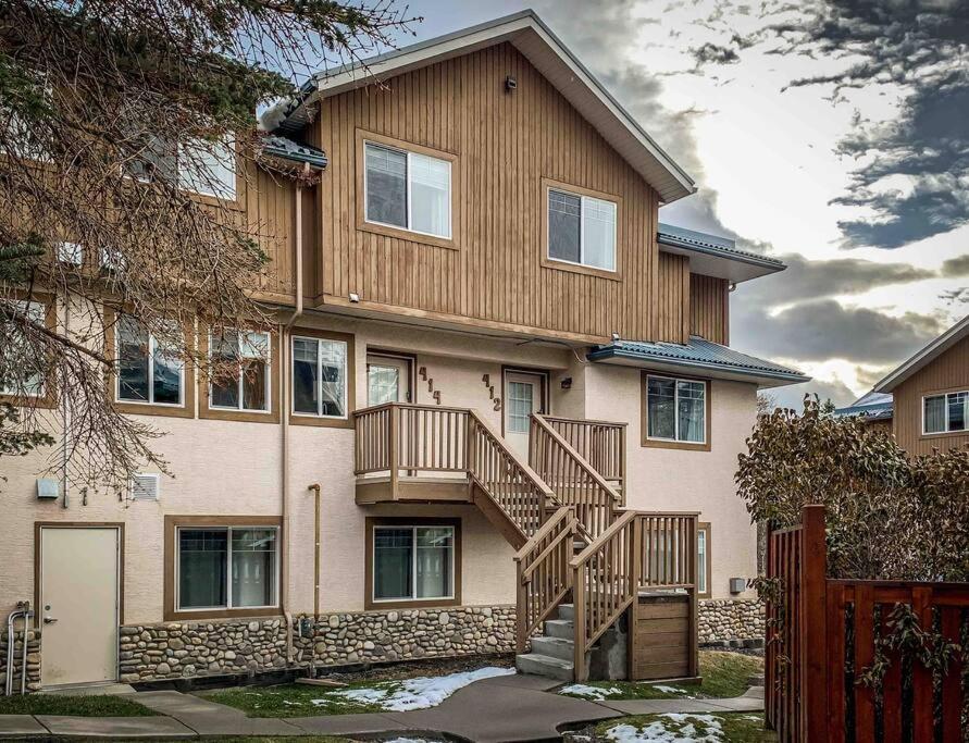 Big Mountain Views - Bright 2-Story Corner Unit Lejlighed Canmore Eksteriør billede