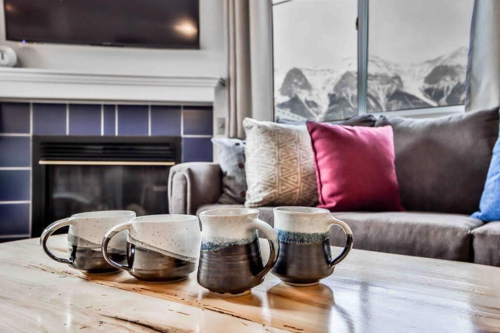 Big Mountain Views - Bright 2-Story Corner Unit Lejlighed Canmore Eksteriør billede