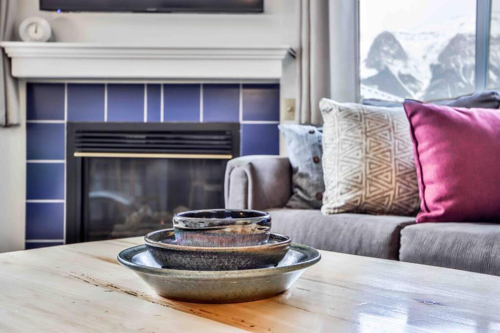 Big Mountain Views - Bright 2-Story Corner Unit Lejlighed Canmore Eksteriør billede