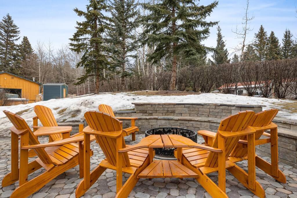Big Mountain Views - Bright 2-Story Corner Unit Lejlighed Canmore Eksteriør billede